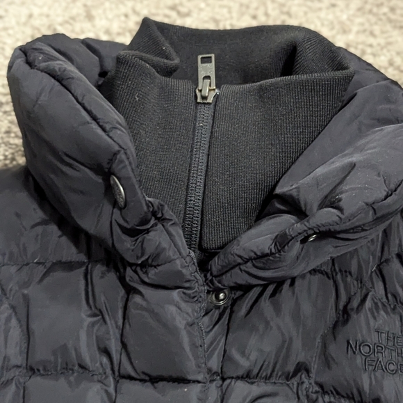 The north face women's xs black Broadway down puffer coat hourglass shape - Picture 4 of 11
